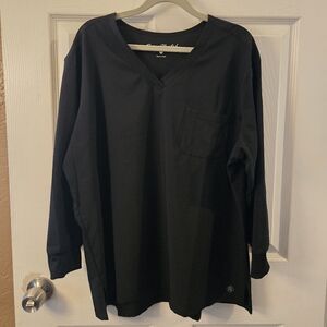 Scrubs!! Women's Black 3/4 Sleeve V-Neck Scrub Top